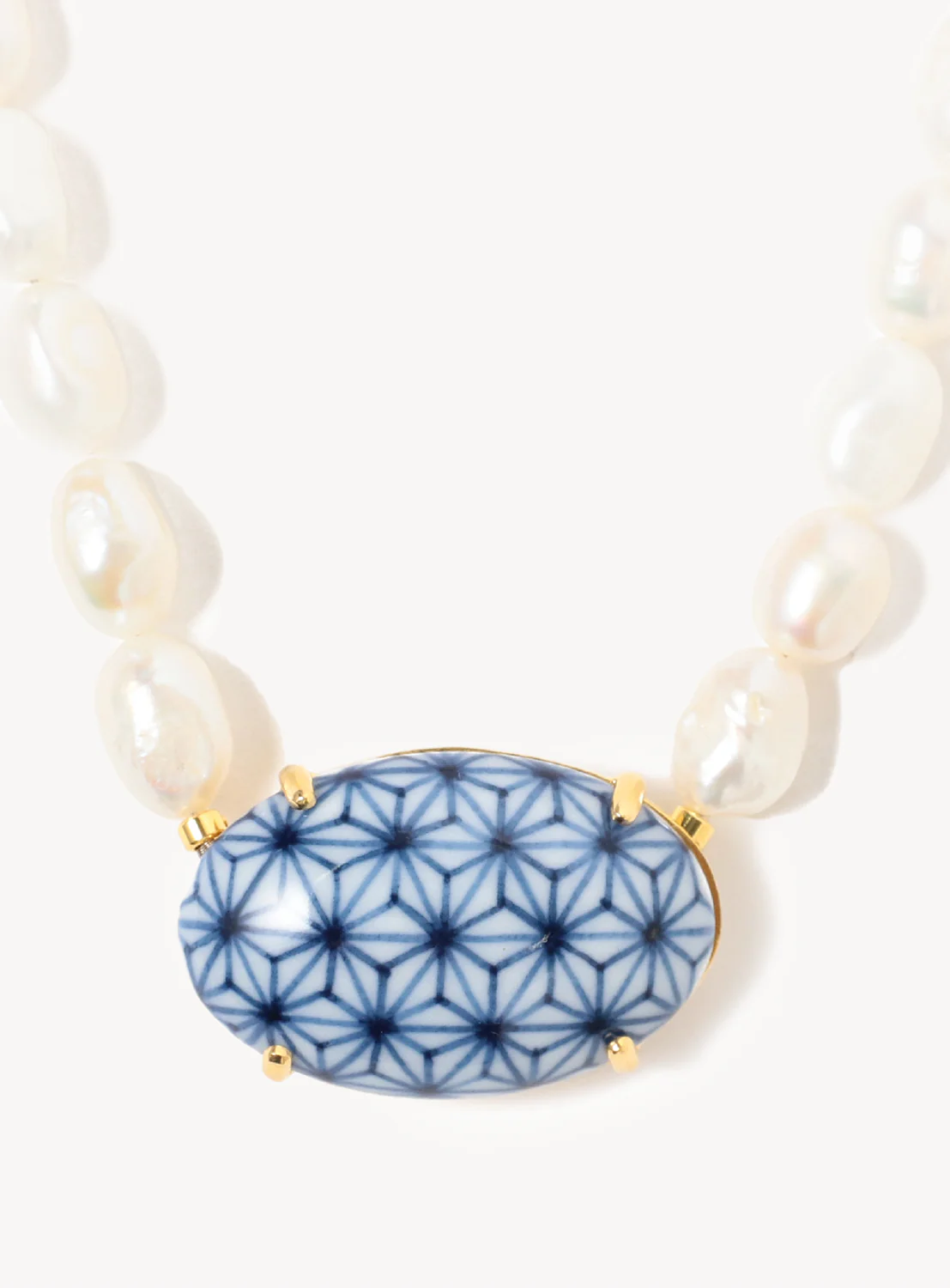 Arita Ware Motif Leaf Pearl Short Necklace