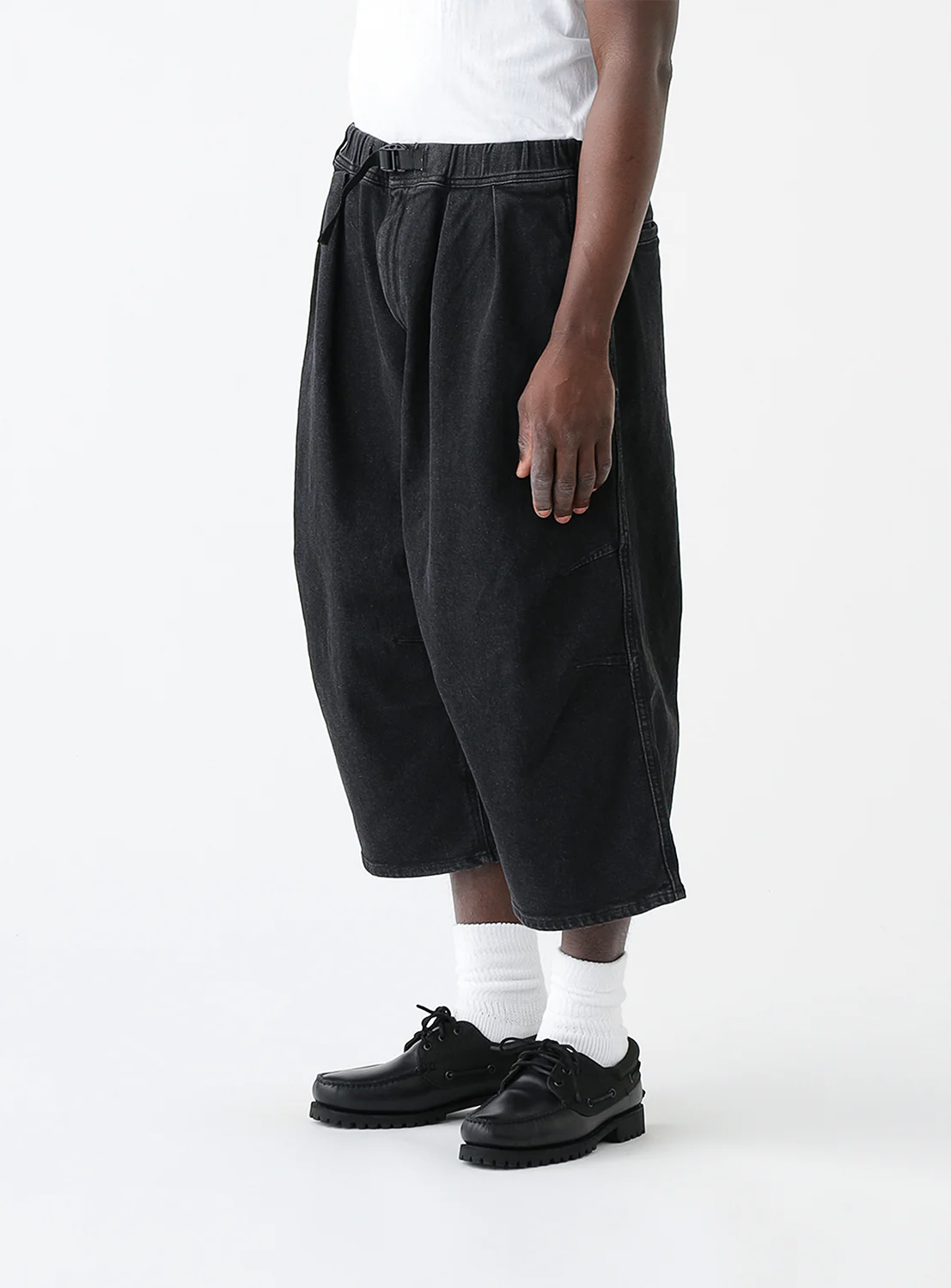 Quarter-Length Denim Webbing Pants